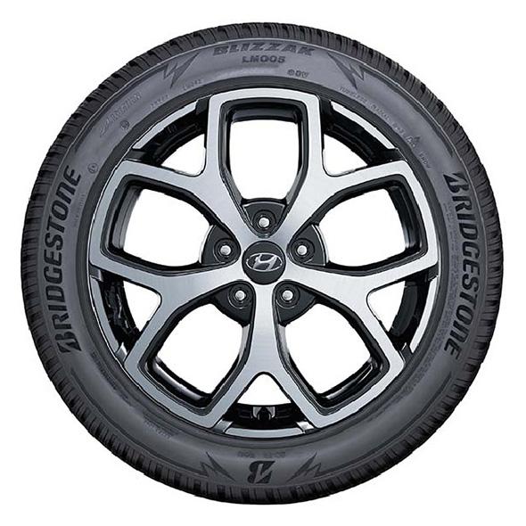 Bridgestone BLIZZAK LM005