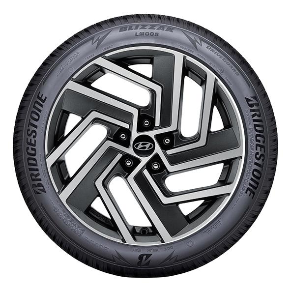 Bridgestone BLIZZAK LM005