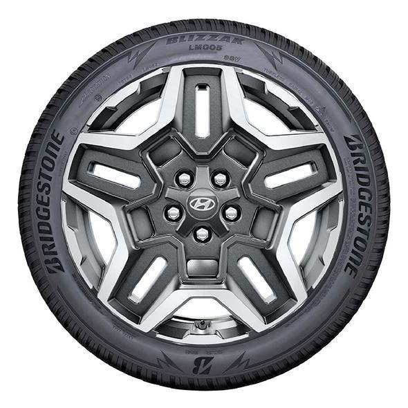 Bridgestone BLIZZAK LM005