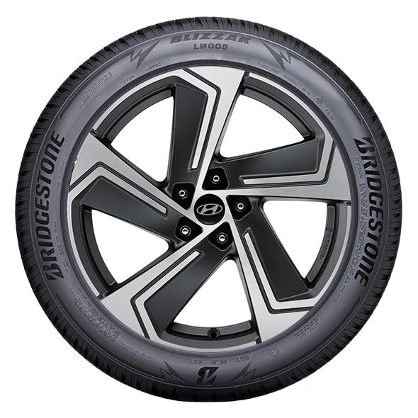 Bridgestone BLIZZAK LM005